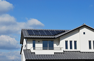 太陽光発電パネルを屋根の上に設置の注意点